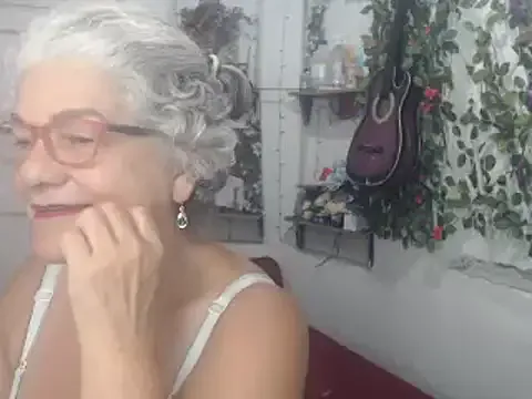 MiraKova – webcam model profile photo Image 4