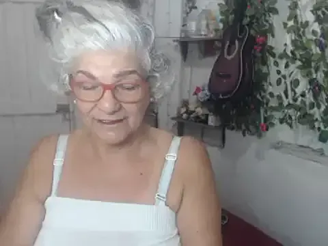 MiraKova – webcam model profile photo Image 5