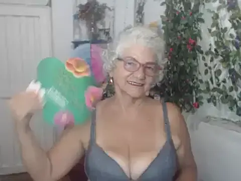 MiraKova – webcam model profile photo Image 7