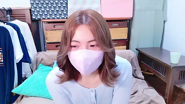 SUZU_1201 – webcam model profile photo Image 2