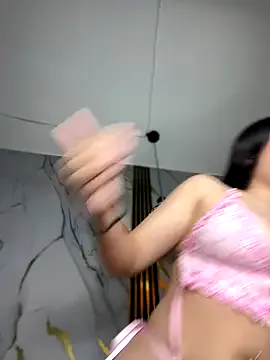 AllaRoberts – webcam model profile photo Image 7