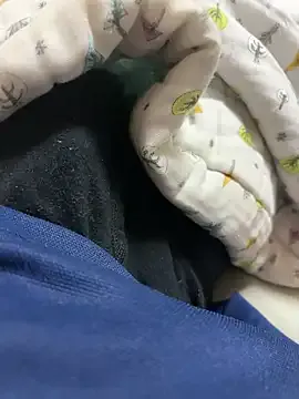 MiraKova – webcam model profile photo Image 2