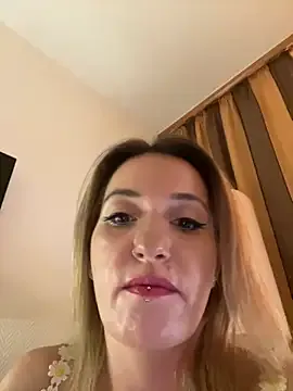 MiraKova – webcam model profile photo Image 13