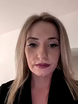 MiraKova – webcam model profile photo Image 14