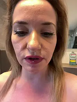 MiraKova – webcam model profile photo Image 8