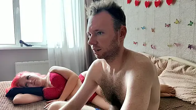 Carine – webcam model profile photo Image 14