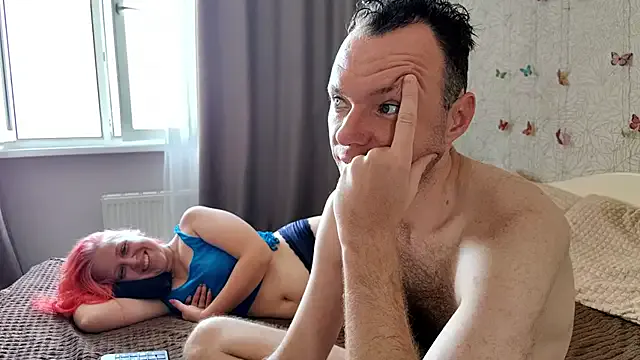 Carine – webcam model profile photo Image 8