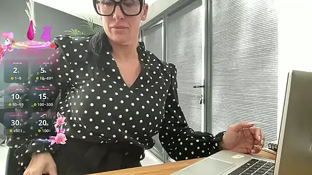 AndreaKalo – webcam model profile photo Image 4