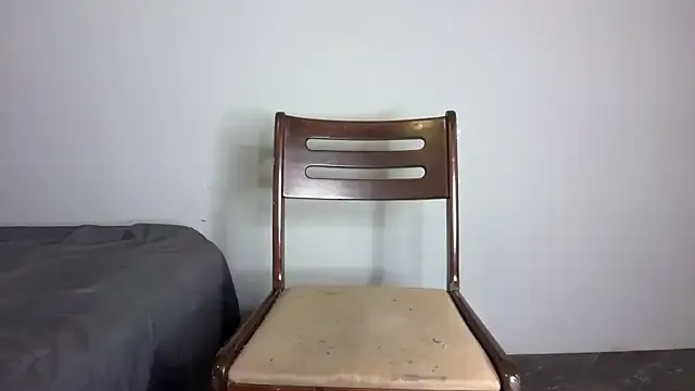 MiraKova – webcam model profile photo Image 4