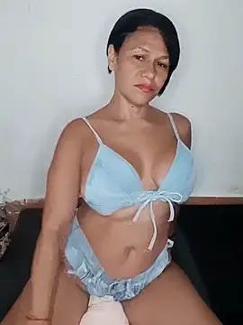 Dolce – webcam model profile photo Image 3