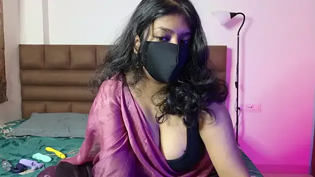 LeyahSummer – webcam model profile photo Image 19