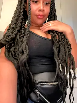 SarithaBroun – webcam model profile photo Image 4