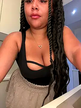 SarithaBroun – webcam model profile photo Image 8