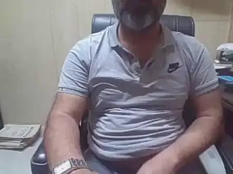 Carine – webcam model profile photo Image 11