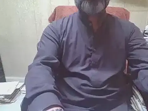 Carine – webcam model profile photo Image 14