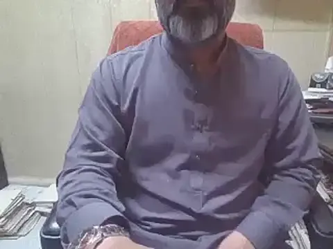 Carine – webcam model profile photo Image 16