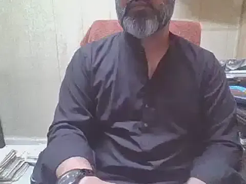 Carine – webcam model profile photo Image 17