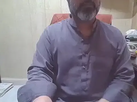 Carine – webcam model profile photo Image 5