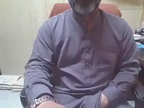 Carine – webcam model profile photo Image 9