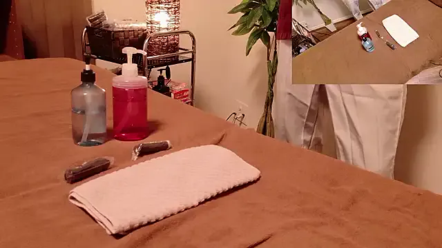 EmiBrow – webcam model profile photo Image 18