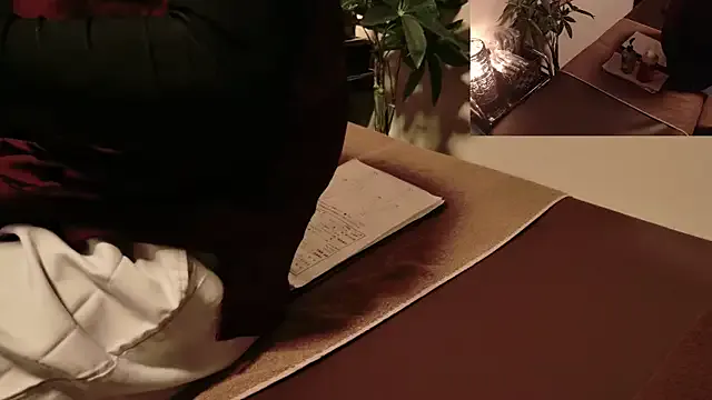 EmiBrow – webcam model profile photo Image 6