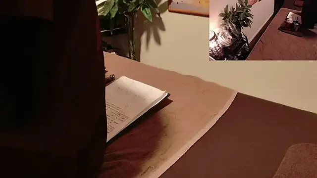 EmiBrow – webcam model profile photo Image 7