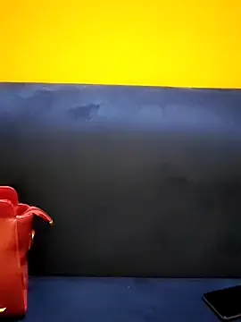 MadelineLane – webcam model profile photo Image 14