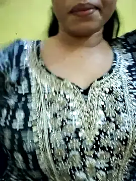 MadelineLane – webcam model profile photo Image 7