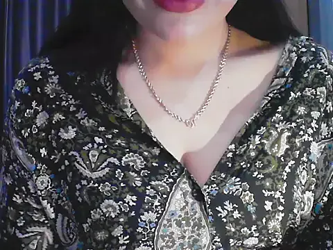 Dolce – webcam model profile photo Image 12