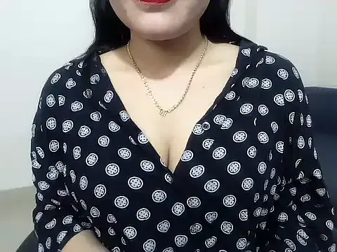 Dolce – webcam model profile photo Image 14