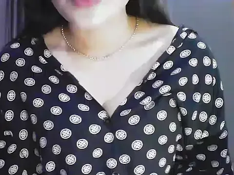 Dolce – webcam model profile photo Image 6