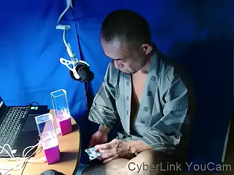 ErzabelLew – webcam model profile photo Image 5