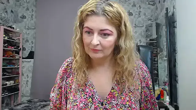 privsloirinha – webcam model profile photo Image 2