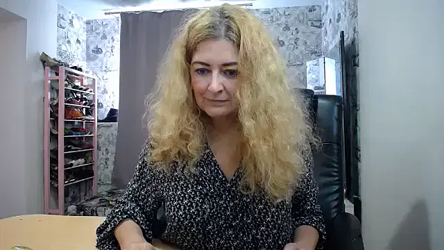 privsloirinha – webcam model profile photo Image 4