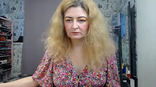 privsloirinha – webcam model profile photo Image 6