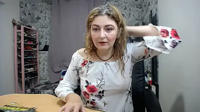 privsloirinha – webcam model profile photo Image 8