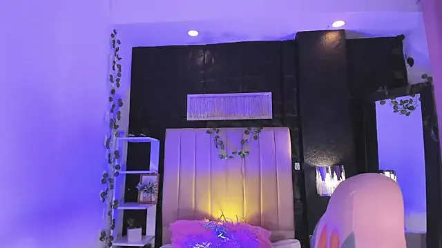 EvanyaRose – webcam model profile photo Image 9