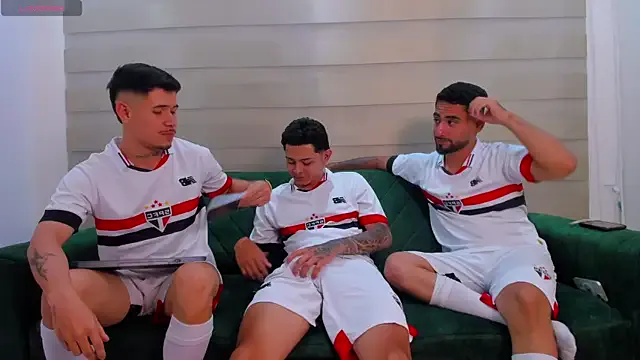 Dolce – webcam model profile photo Image 10