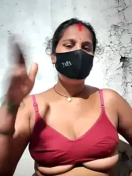 Dolce – webcam model profile photo Image 2