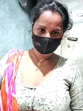 Dolce – webcam model profile photo Image 3