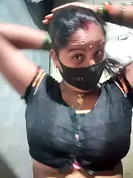 Dolce – webcam model profile photo Image 5