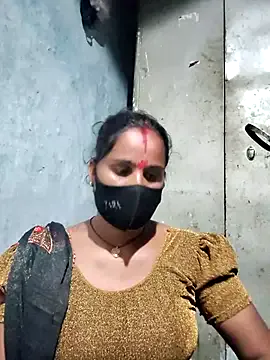 Dolce – webcam model profile photo Image 9