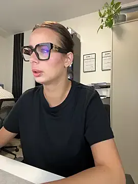 EsmeBrowm – webcam model profile photo Image 14