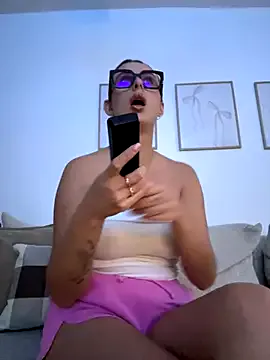 EsmeBrowm – webcam model profile photo Image 16