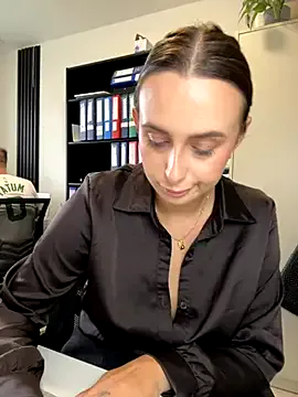 EsmeBrowm – webcam model profile photo Image 4