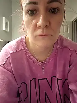 Carla – webcam model profile photo Image 16