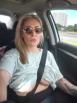 Carla – webcam model profile photo Image 4