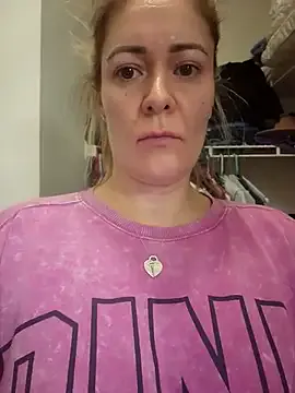 Carla – webcam model profile photo Image 8