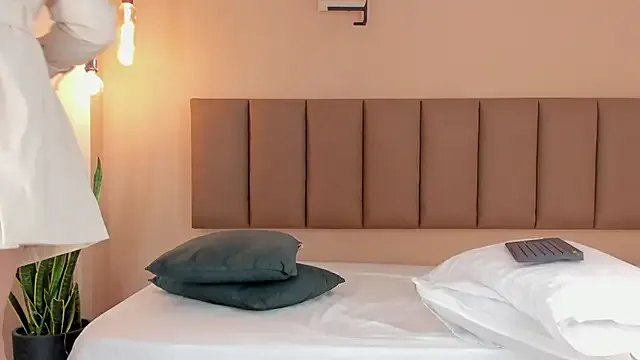 AyshaConnor – webcam model profile photo Image 4