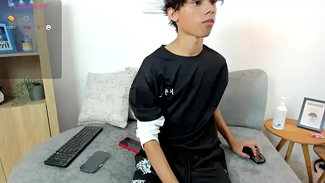 JOJO-operation_No1 – webcam model profile photo Image 3